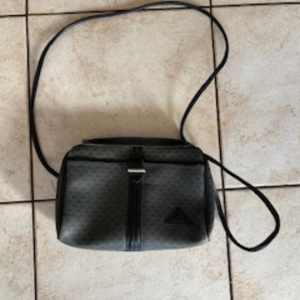 Liz Claiborne purse, black